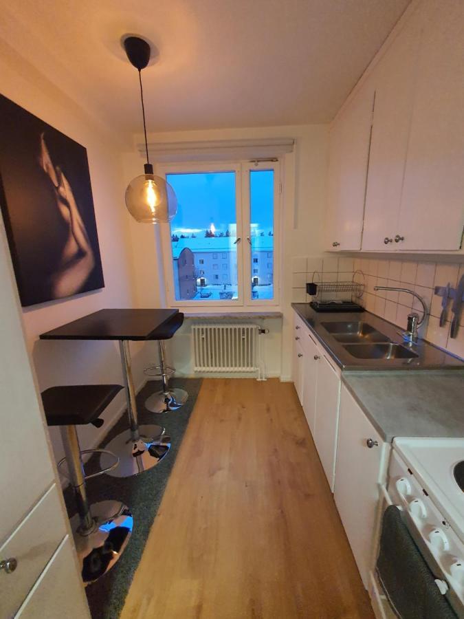 Close To The Subway. Beautiful And Cozy Apartment! Leilighet Stockholm